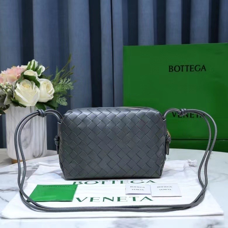 Bottega Veneta Small Loop Bag In Thunder Intrecciato Lambskin 871