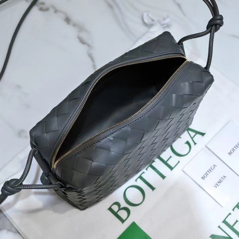Bottega Veneta Small Loop Bag In Thunder Intrecciato Lambskin 871