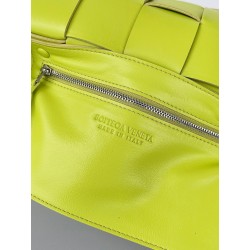 Bottega Veneta Cassett Bag In Acid Kiwi Intrecciato Lambskin 470