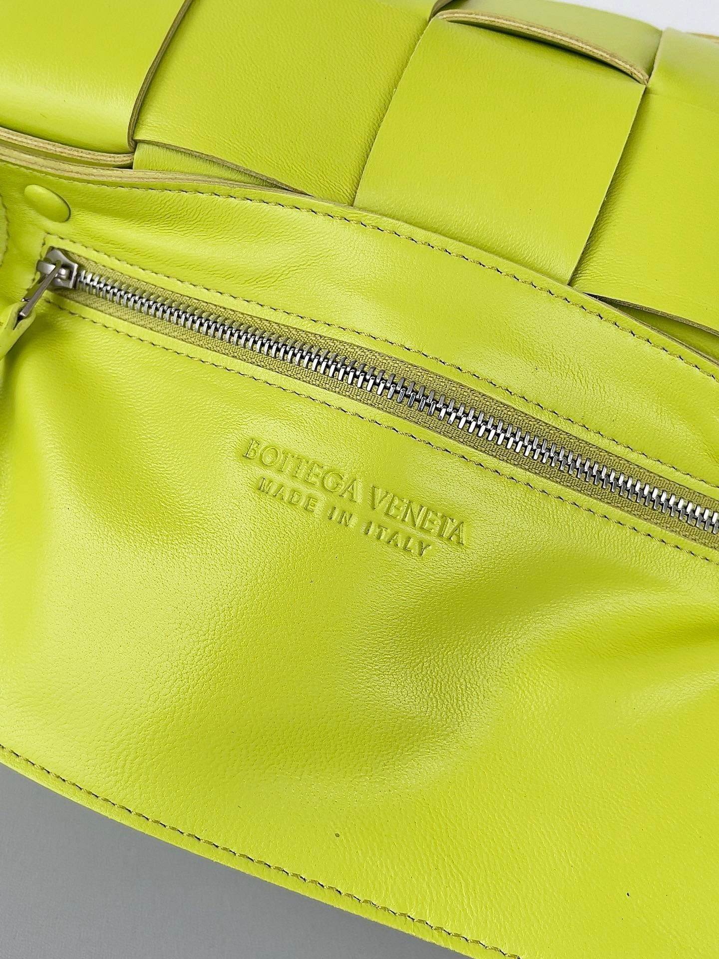 Bottega Veneta Cassett Bag In Acid Kiwi Intrecciato Lambskin 470