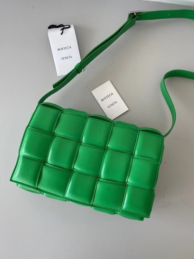 Bottega Veneta Padded Cassette Bag In Green Lambskin 537