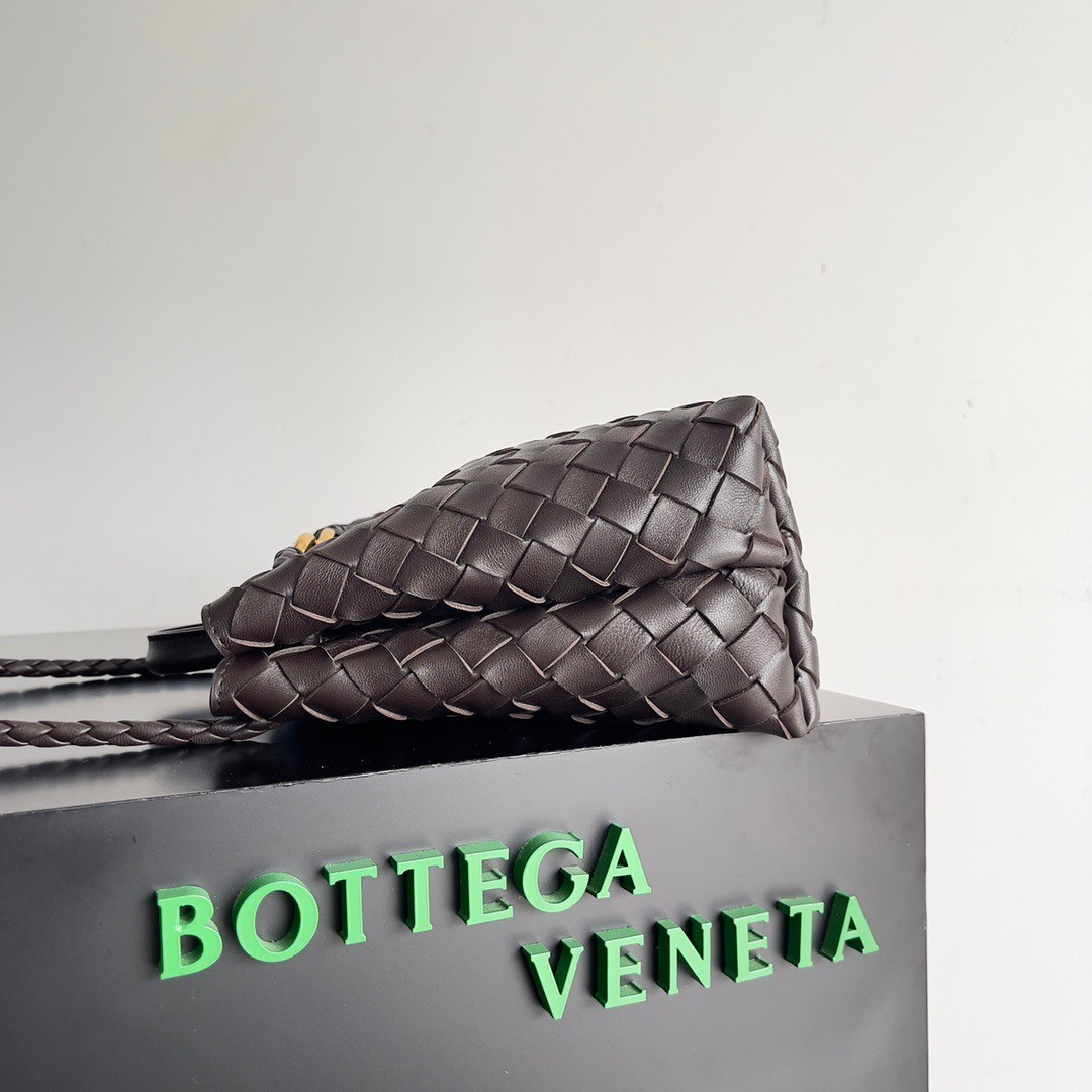 Bottega Veneta Small Andiamo Bag In Fondant Intrecciato Lambskin 975