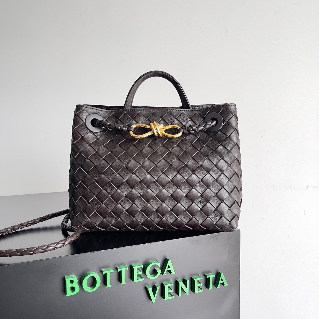 Bottega Veneta Small Andiamo Bag In Fondant Intrecciato Lambskin 975