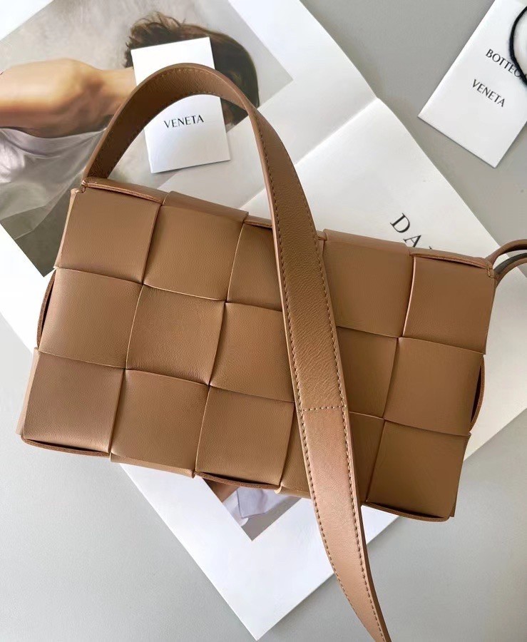 Bottega Veneta Cassett Bag In Caramel Intrecciato Lambskin 044