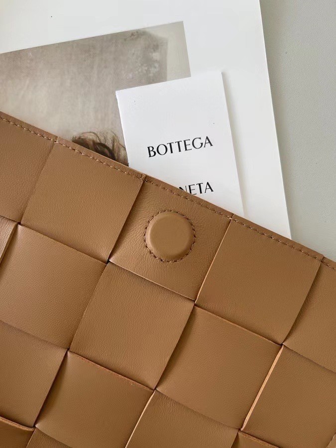 Bottega Veneta Cassett Bag In Caramel Intrecciato Lambskin 044