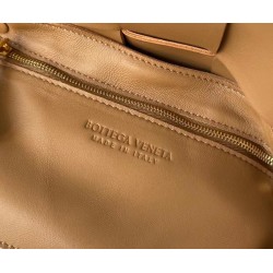 Bottega Veneta Cassett Bag In Caramel Intrecciato Lambskin 044