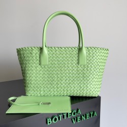 Bottega Veneta Cabat Medium Bag In Pistachio Intrecciato Lambskin 077