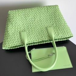 Bottega Veneta Cabat Medium Bag In Pistachio Intrecciato Lambskin 077