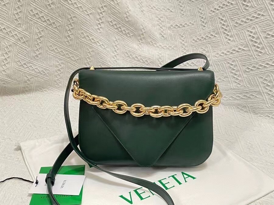 Bottega Veneta Mount Medium Envelope Bag In Green Calfskin 152