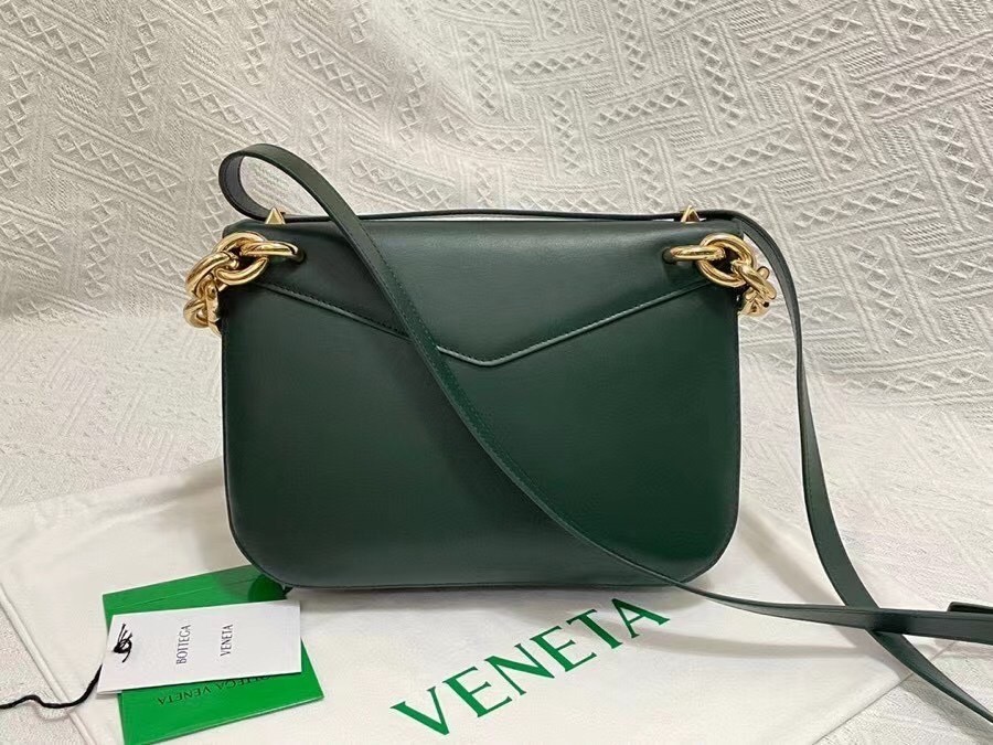 Bottega Veneta Mount Medium Envelope Bag In Green Calfskin 152