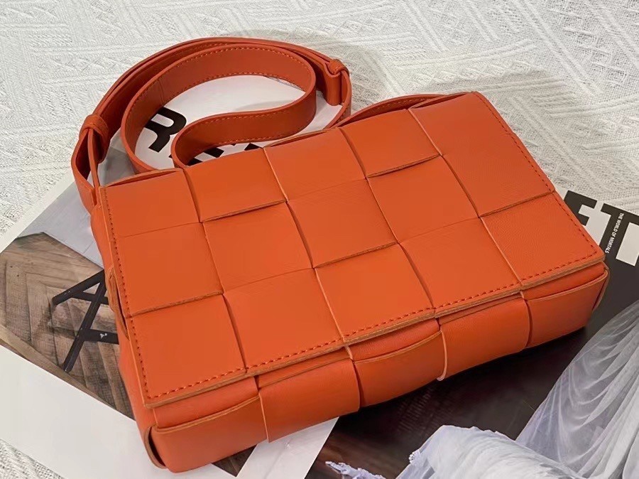 Bottega Veneta Cassett Bag In Orange Intrecciato Lambskin 291