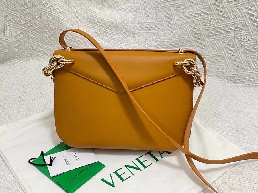 Bottega Veneta Mount Medium Envelope Bag In Cob Calfskin 016