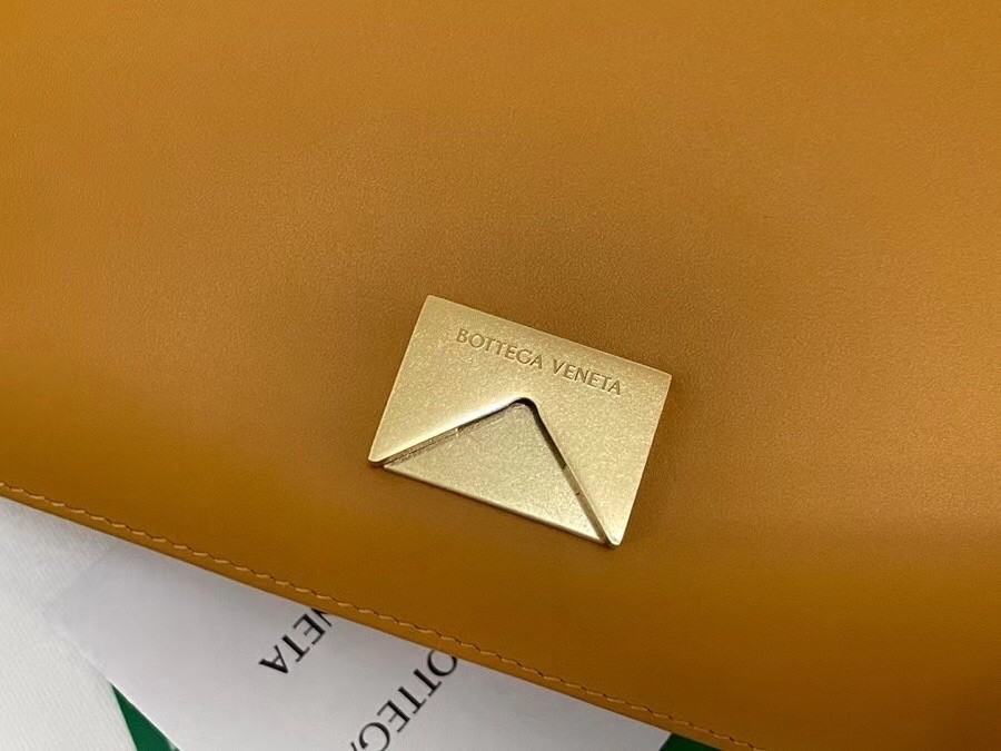 Bottega Veneta Mount Medium Envelope Bag In Cob Calfskin 016