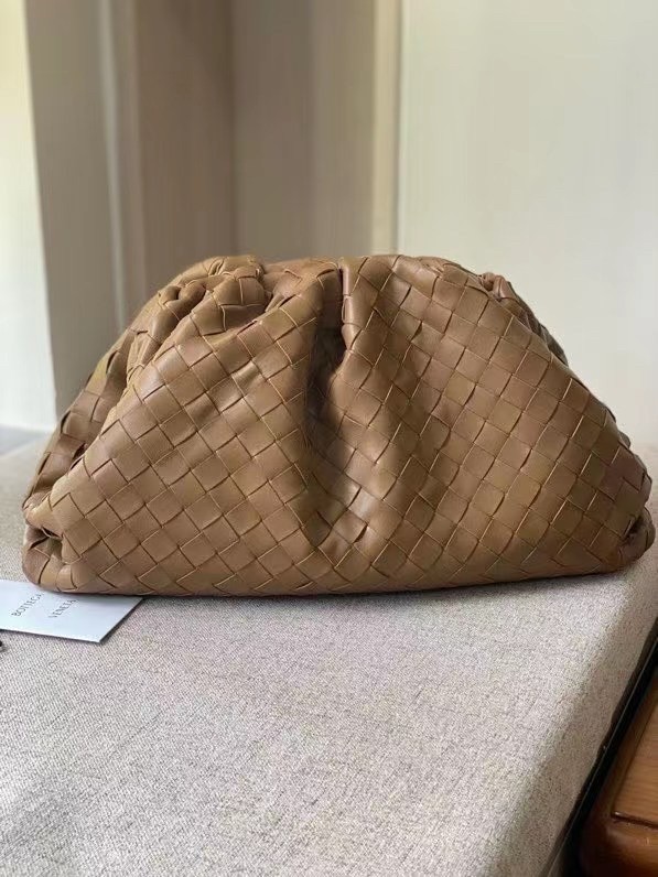 Bottega Veneta Large Pouch Clutch In Caramel Intrecciato Lambskin 929