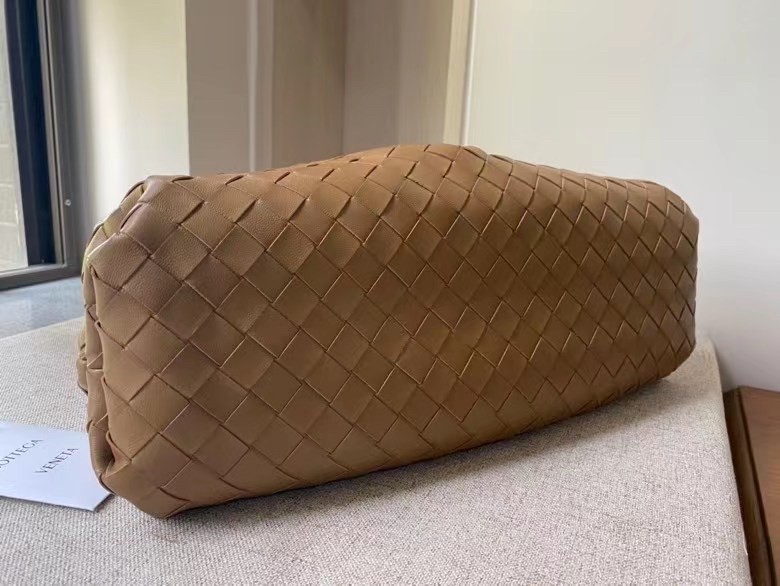 Bottega Veneta Large Pouch Clutch In Caramel Intrecciato Lambskin 929