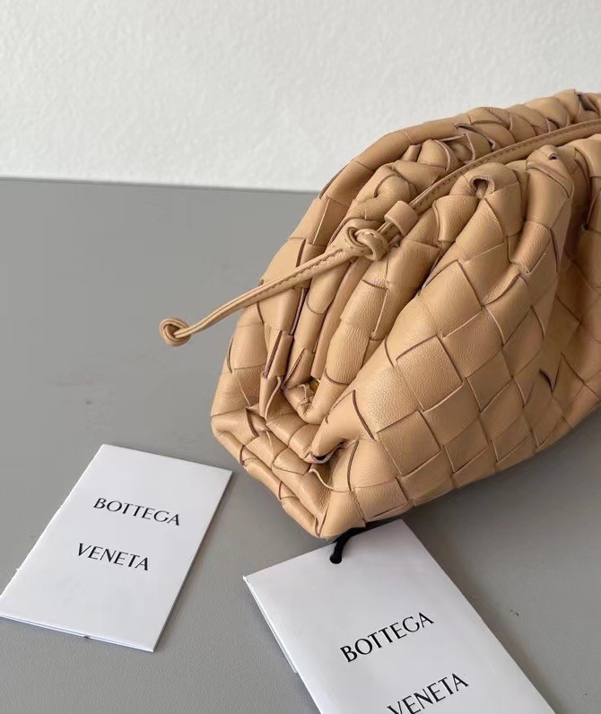 Bottega Veneta Mini Pouch In Beige Intrecciato Lambskin 002