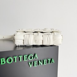 Bottega Veneta Cassette Bag In White Foulard Intreccio Leather 076