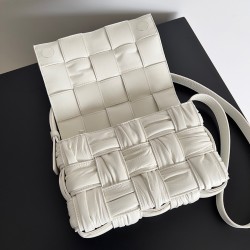 Bottega Veneta Cassette Bag In White Foulard Intreccio Leather 076