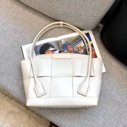 Bottega Veneta Arco Medium Bag In White Intrecciato Calfskin 218