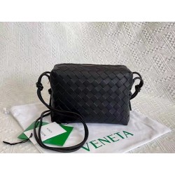 Bottega Veneta Small Loop Bag In Black Intrecciato Lambskin 639