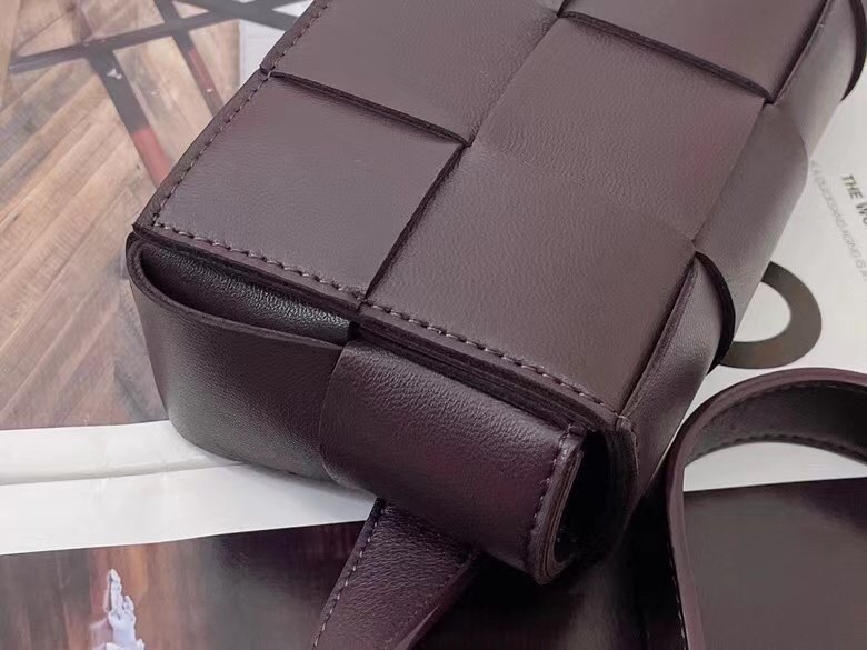 Bottega Veneta Cassette Belt Bag In Grape Intrecciato Leather 038