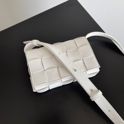 Bottega Veneta Small Cassette Bag In White Intrecciato Lambskin 132