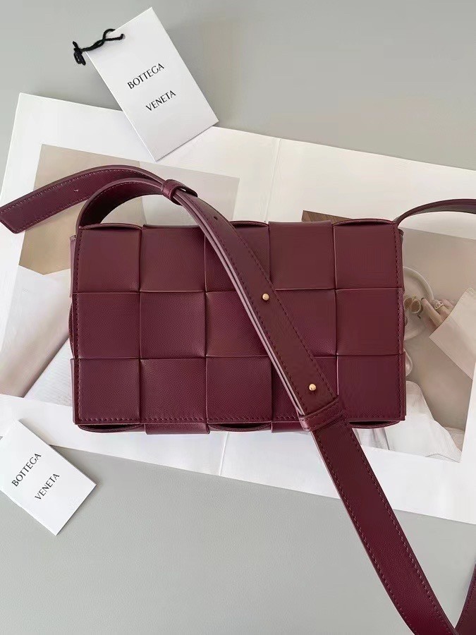 Bottega Veneta Cassett Bag In Bordeaux Intrecciato Lambskin 178