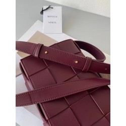 Bottega Veneta Cassett Bag In Bordeaux Intrecciato Lambskin 178