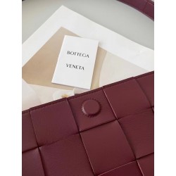 Bottega Veneta Cassett Bag In Bordeaux Intrecciato Lambskin 178