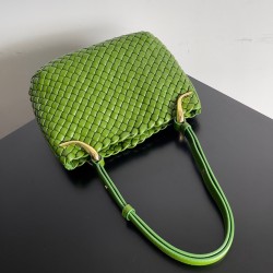 Bottega Veneta Clicker Small Bag in Avocado Intrecciato Lambskin 379