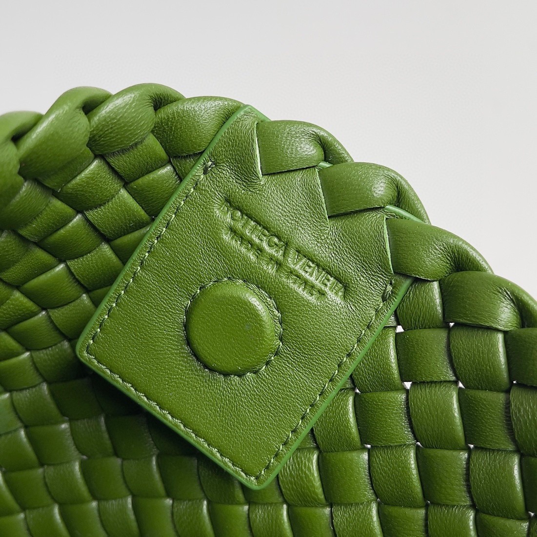 Bottega Veneta Clicker Small Bag in Avocado Intrecciato Lambskin 379