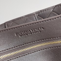 Bottega Veneta Medium Andiamo Bag In Fondant Intrecciato Lambskin 403