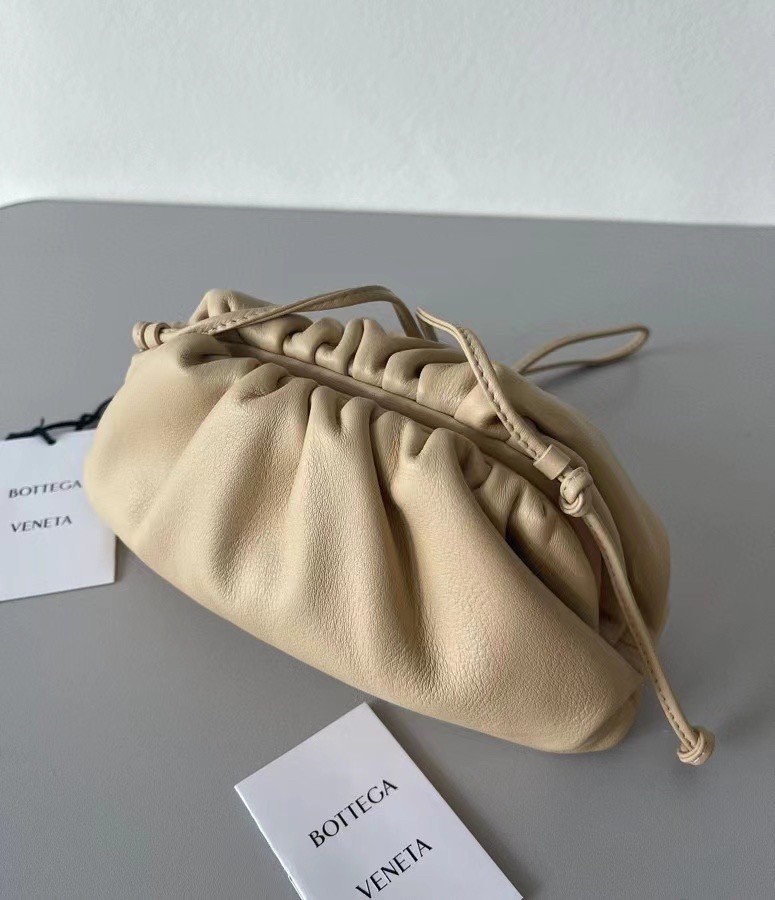 Bottega Veneta Mini Pouch In Beige Calfskin 703