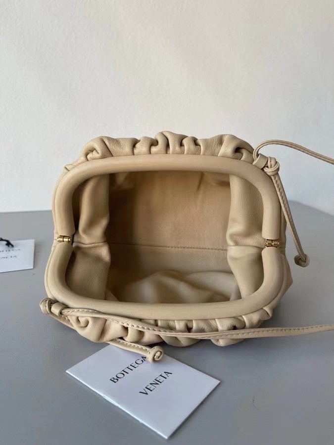 Bottega Veneta Mini Pouch In Beige Calfskin 703