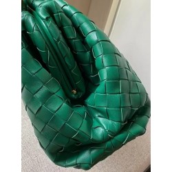 Bottega Veneta Large Pouch Clutch In Green Intrecciato Lambskin 860