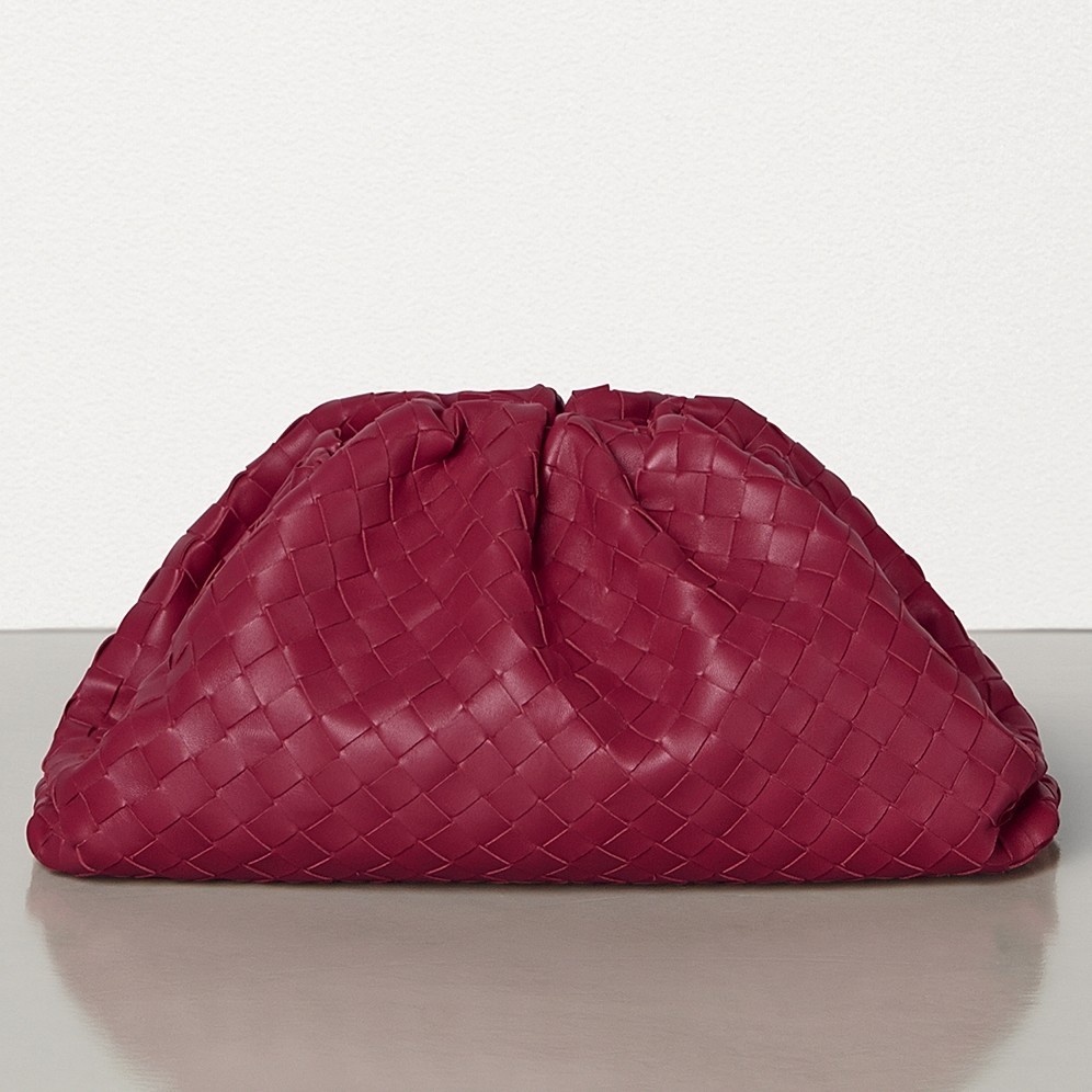 Bottega Veneta The Pouch Clutch In Amaranto Intrecciato Leather 200