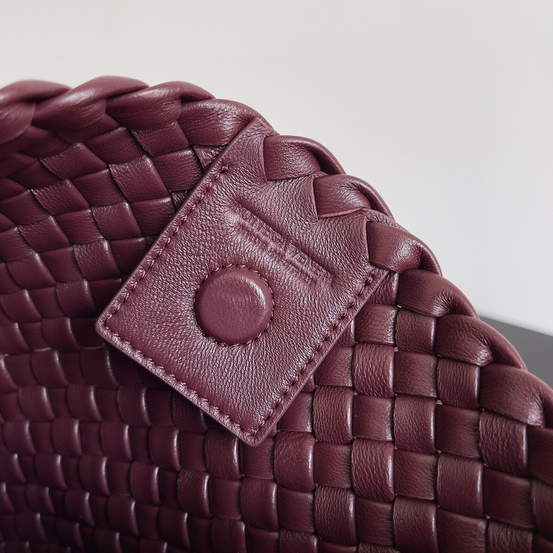 Bottega Veneta Clicker Small Bag in Bordeaux Intrecciato Lambskin 011