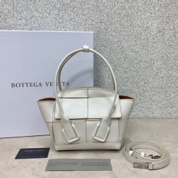 Bottega Veneta Mini Arco Bag In White Intrecciato Calfskin 101