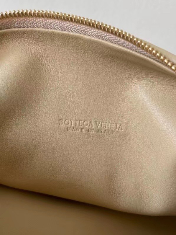 Bottega Veneta BV Jodie Teen Bag In Beige Intrecciato Leather 613