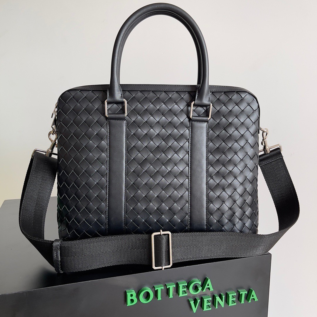 Bottega Veneta Large Briefcase In Black Intrecciato Calfskin 649