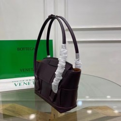 Bottega Veneta Arco Small Bag In Grape Intrecciato Calfskin 976