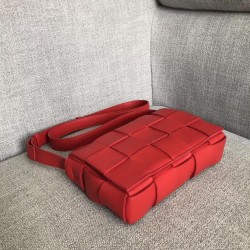 Bottega Veneta Cassette Bag In Red Lambskin 668