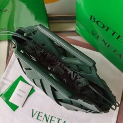 Bottega Veneta Medium Point Bag In Green Intrecciato Leather  600