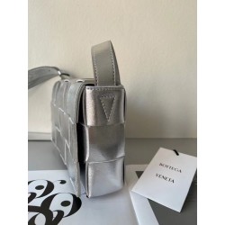 Bottega Veneta Cassett Bag In Silver Intrecciato Lambskin 668