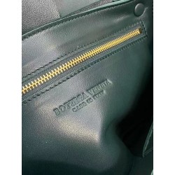 Bottega Veneta Cassette Bag In Green Grained Leather 981