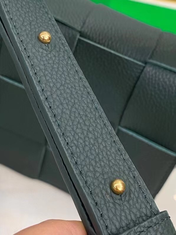 Bottega Veneta Cassette Bag In Green Grained Leather 981