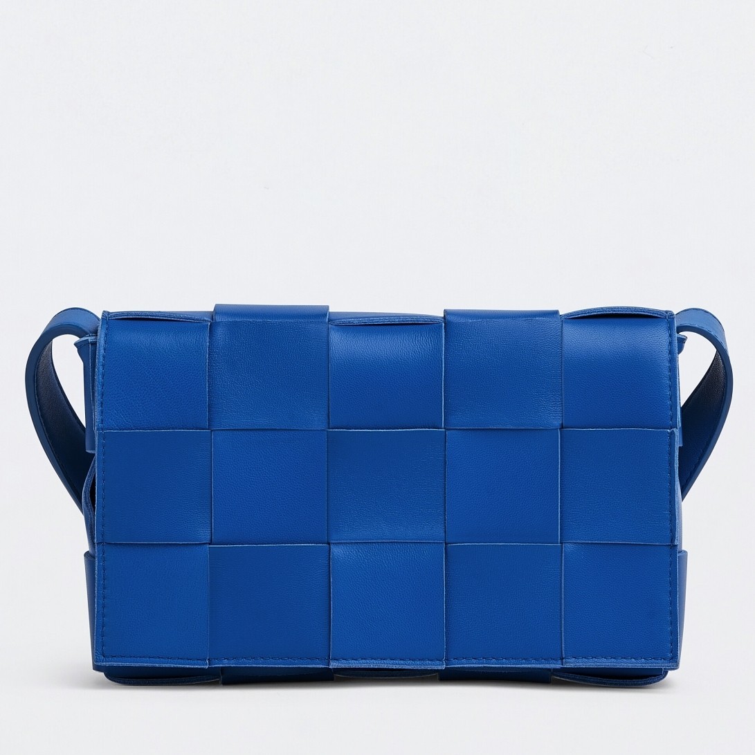 Bottega Veneta Cassett Bag In Blue Intrecciato Lambskin 037