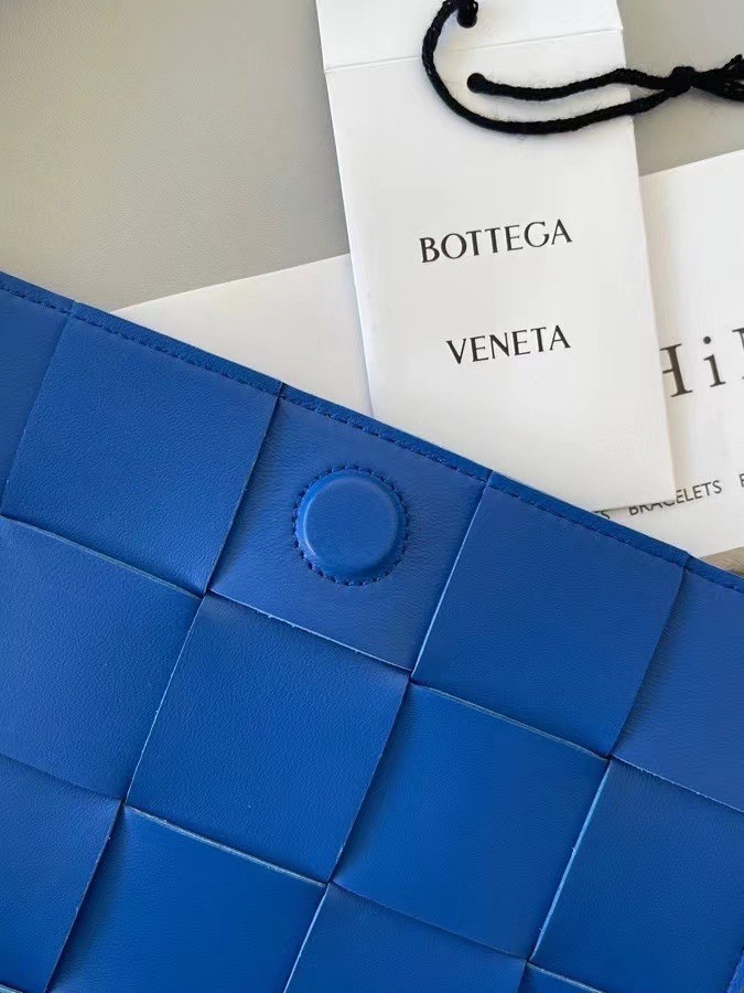 Bottega Veneta Cassett Bag In Blue Intrecciato Lambskin 037