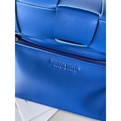 Bottega Veneta Cassett Bag In Blue Intrecciato Lambskin 037