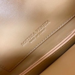 Bottega Veneta Mount Small Bag In Almond Calfskin 220